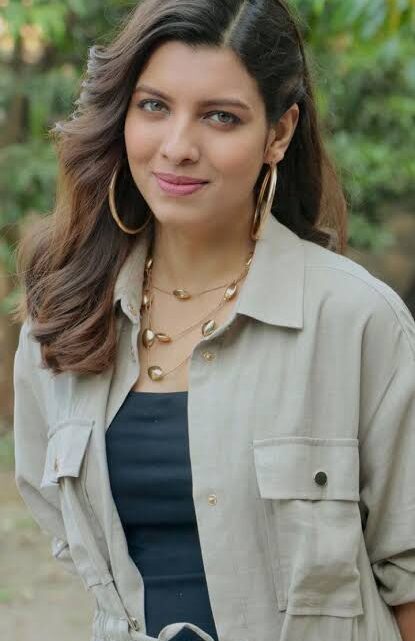 Riya Deepsi Biography: Age, Instagram, Net Worth, Parents, Siblings, Movies, TV Shows Riya Deepsi Biography: Age, Instagram, Net Worth, Parents, Siblings, Movies, TV Shows