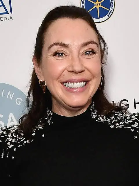 Stephanie Courtney Biography: Parents, Siblings, Height, Husband, Children, Age, Net Worth, Movies, Instagram