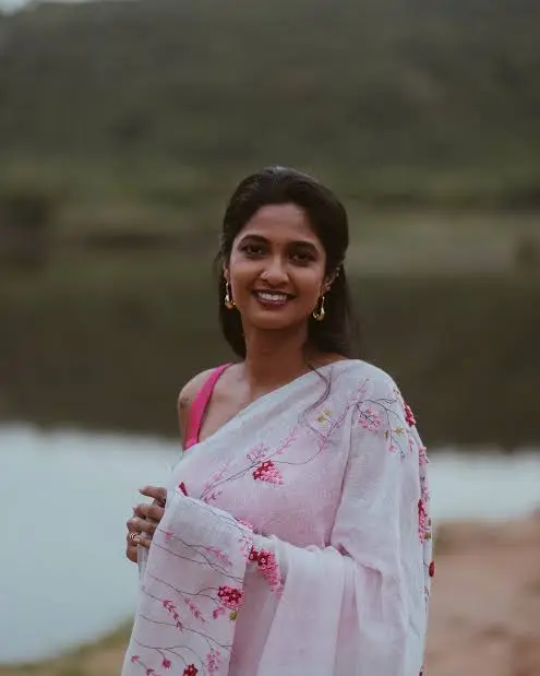 Keerthi Pandian Biography: Husband, Family, Father, Net Worth, Movies, Age, Wikipedia, Instagram