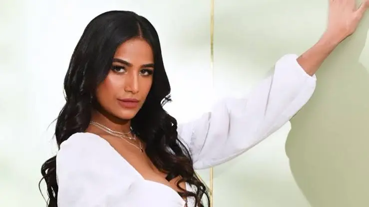 Poonam Pandey Biography: Movies, Instagram, Age, Net Worth, Parents, Siblings, Husband