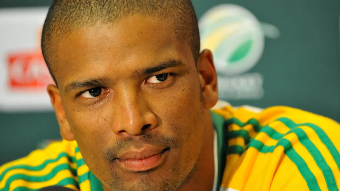 Vernon Philander Biography: Age, Wife, Awards, Net Worth, Height, Child, Team, Salary Vernon Philander Biography: Age, Wife, Awards, Net Worth, Height, Child, Team, Salary