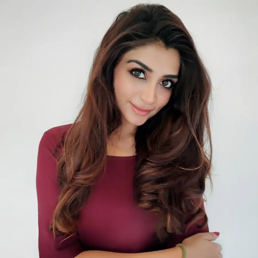Zoya Nasir Biography: Age, Net Worth, Siblings, Parents, Partner, Web Series, Movies, Height