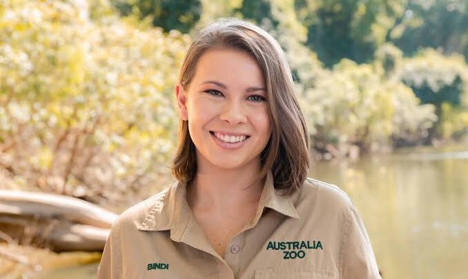 Bindi Irwin Biography: Daughter, Net Worth, Age, Movies, TV Shows, Instagram, Husband, Height