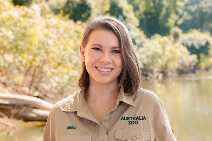 Bindi Irwin Biography: Daughter, Net Worth, Age, Movies, TV Shows, Instagram, Husband, Height