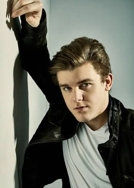 Sean Ryan Fox Biography: Parents, Wife, Movies, TV Shows, Baby, Age, Instagram, Height, Wiki