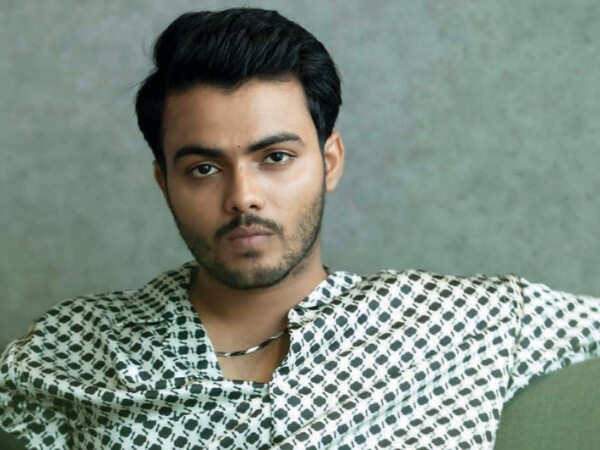 Sparsh Shrivastava Biography: Movies, TV Series, Net Worth, Age, Spouse, Parents, Height, Siblings Sparsh Shrivastava Biography: Movies, TV Series, Net Worth, Age, Spouse, Parents, Height, Siblings