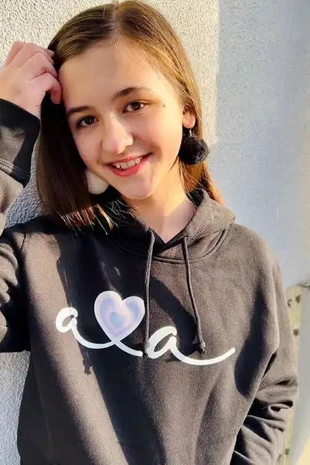 Ava Alles Biography: Age, YouTube Channel, Net Worth, Parents, Height, Career, Social Media, Personal Life