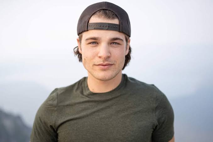 Max McNown Biography: Music Career, Age, Net Worth, Albums, Singles, Girlfriend, Height, Parents, Siblings Max McNown Biography: Music Career, Age, Net Worth, Albums, Singles, Girlfriend, Height, Parents, Siblings