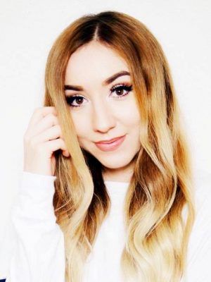 Rebekah Wing Biography: Age, YouTube, Net Worth, Content, Beauty Tutorials, Vlogs, Instagram, Career