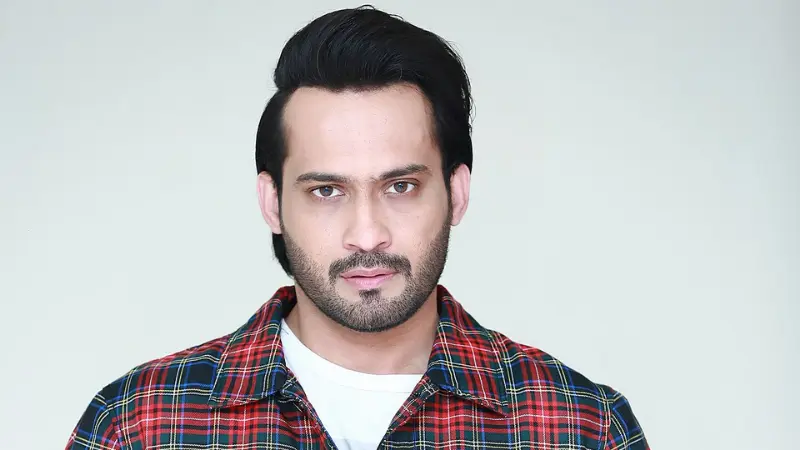 Waqar Zaka Biography: Family, Wife, Instagram, Net Worth, Age, Children