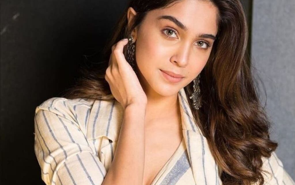 Sharvari Wagh Biography: Movies, TV Shows, Parents, Husband, Height, Instagram, Net Worth, Age Sharvari Wagh Biography: Movies, TV Shows, Parents, Husband, Height, Instagram, Net Worth, Age