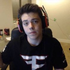 Faze Adapt Biography: Real Name, YouTube, Wikipedia, Nationality, Age, Net Worth, Height, Parents, Siblings, Wife