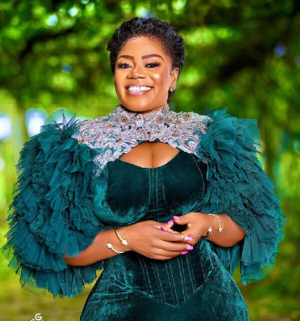 Piesie Esther Biography: Height, Ethnicity, Age, Net Worth, Siblings, Parents, Songs, Lyrics, Children, Husband Piesie Esther Biography: Height, Ethnicity, Age, Net Worth, Siblings, Parents, Songs, Lyrics, Children, Husband