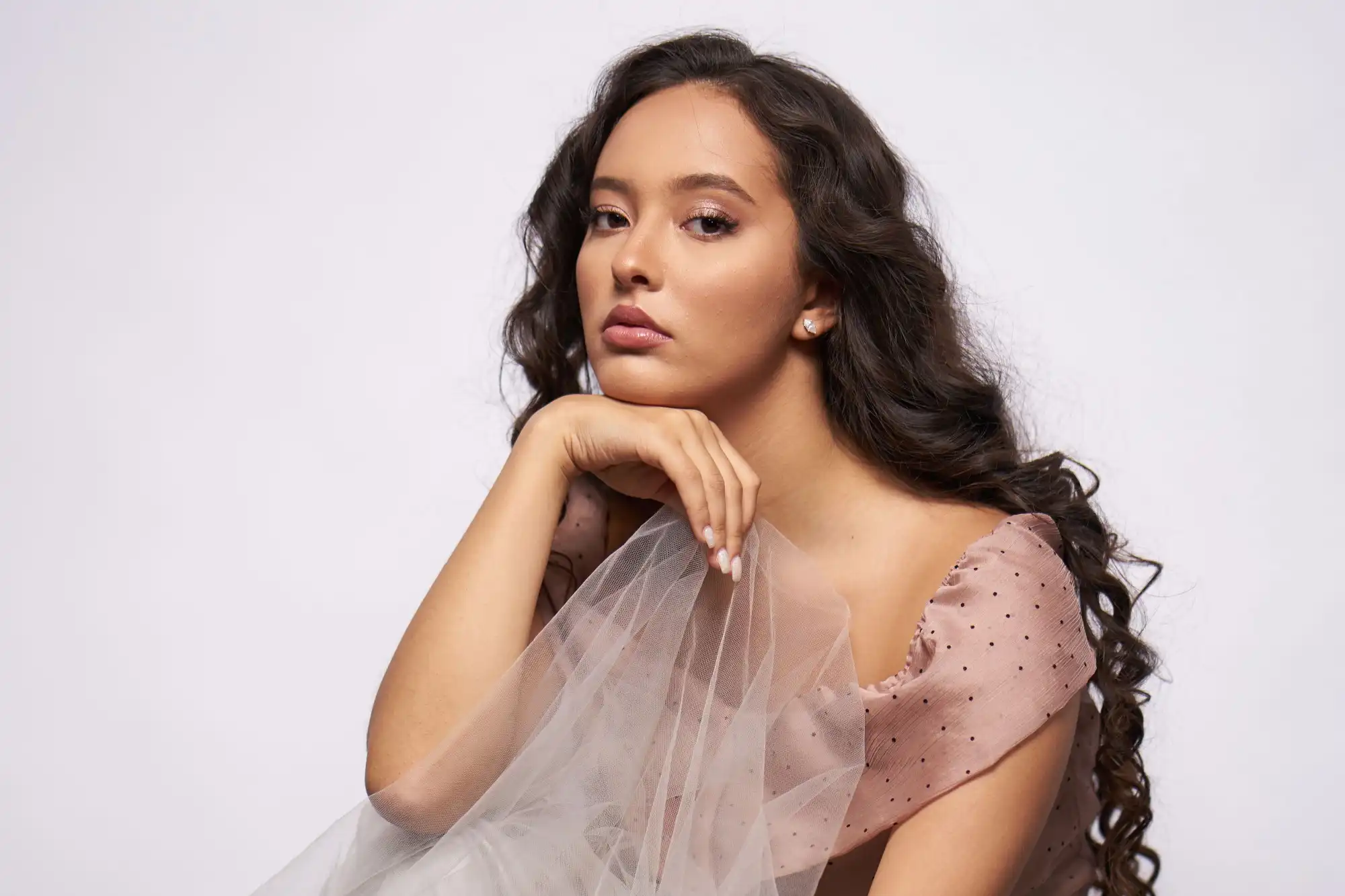 faouzia-biography-husband-age-net-worth-siblings-parents-height