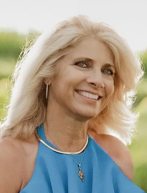 Cris Collinsworth’s wife Holly Bankemper Biography: Height, Ethnicity, Age, Net Worth, Siblings, Parents, Awards, Children, Husband Cris Collinsworth’s wife Holly Bankemper Biography: Height, Ethnicity, Age, Net Worth, Siblings, Parents, Awards, Children, Husband