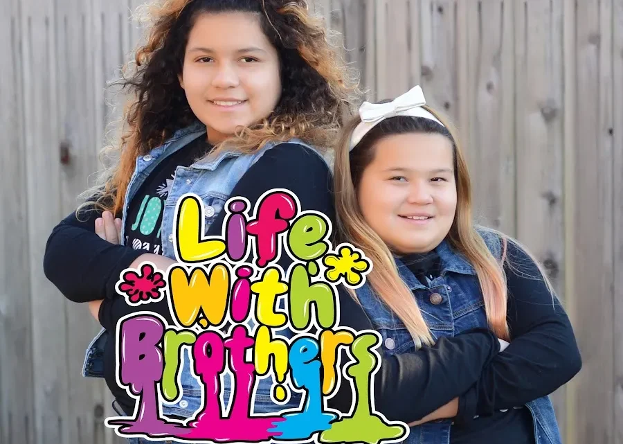 Izzy LifewithBrothers Biography: Sister, Age, YouTube Channel, Net Worth, Siblings, Height, Parents, Content Creation