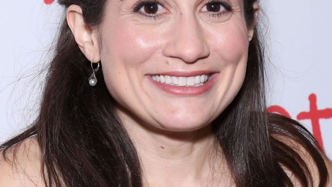 Lucy DeVito Biography: Movies, TV Shows, Instagram, Age, Net Worth, Wikipedia, Career, Parents, Siblings, Height Lucy DeVito Biography: Movies, TV Shows, Instagram, Age, Net Worth, Wikipedia, Career, Parents, Siblings, Height