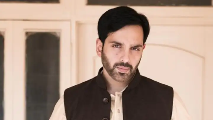 Luv Sinha Biography: Age, Net Worth, Instagram, Wife, Height, Wiki, Parents, Siblings, Movies