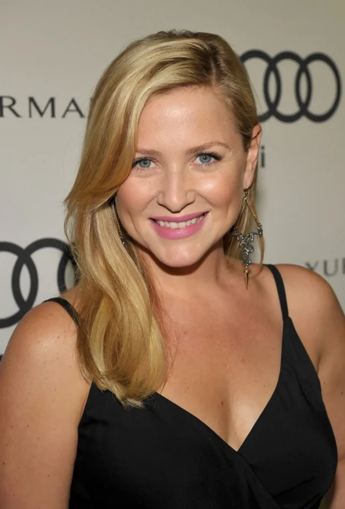Jessica Brooke Capshaw Biography: Films, TV Series, Parents, Siblings, Age, Net Worth, Height, Husband, Children