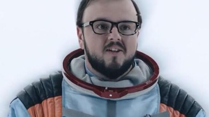 John Bradley Biography: Films, Awards, Girlfriend, Age, Net Worth, Siblings, Parents, Height, Ethnicity
