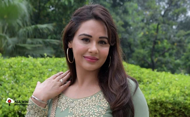 Mandy Takhar Biography: Husband, Parents, Age, Wikipedia, Net Worth, Height, Movies