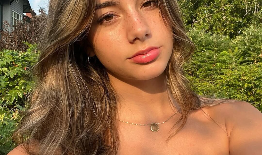 Mikayla Campinos Bio: Instagram, Net Worth, Age, YouTube, Height, Parents, Siblings Mikayla Campinos Bio: Instagram, Net Worth, Age, YouTube, Height, Parents, Siblings