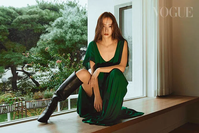 Krystal Jung Biography: Height, Ethnicity, Age, Net Worth, Siblings, Parents, Films, Songs, Dating Life