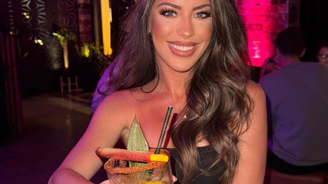 Ashlee Davis Biography: YouTube, Boyfriend, Siblings, Parents, Height, Ethnicity, Age, Net Worth Ashlee Davis Biography: YouTube, Boyfriend, Siblings, Parents, Height, Ethnicity, Age, Net Worth