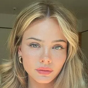 Sara Crumbleleg Biography: Instagram, Boyfriend, Height, Wiki, Parents, Age, Net Worth