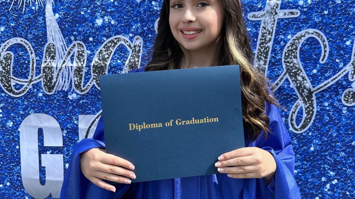 Daleyza Hernández Biography – Larry Hernández & Kenia Ontiveros’ daughter: Height, Ethnicity, Age, Net Worth, Siblings, Parents Daleyza Hernández Biography – Larry Hernández & Kenia Ontiveros’ daughter: Height, Ethnicity, Age, Net Worth, Siblings, Parents