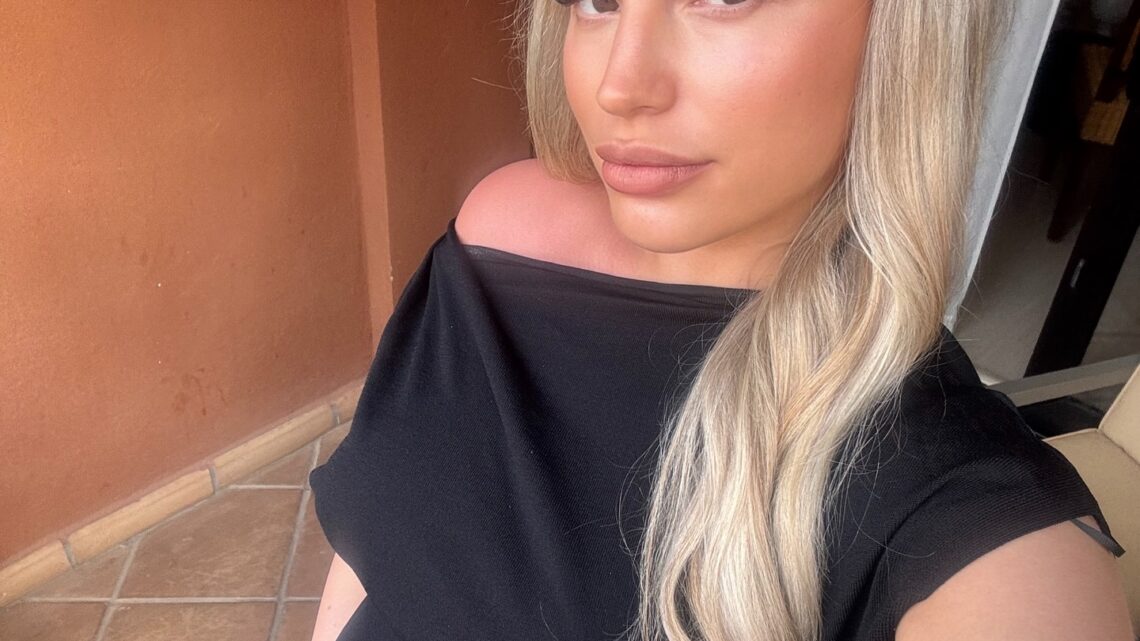 Ella Newton Biography: Siblings, Parents, Height, Ethnicity, Age, Net Worth, Awards, Films, Boyfriend Ella Newton Biography: Siblings, Parents, Height, Ethnicity, Age, Net Worth, Awards, Films, Boyfriend