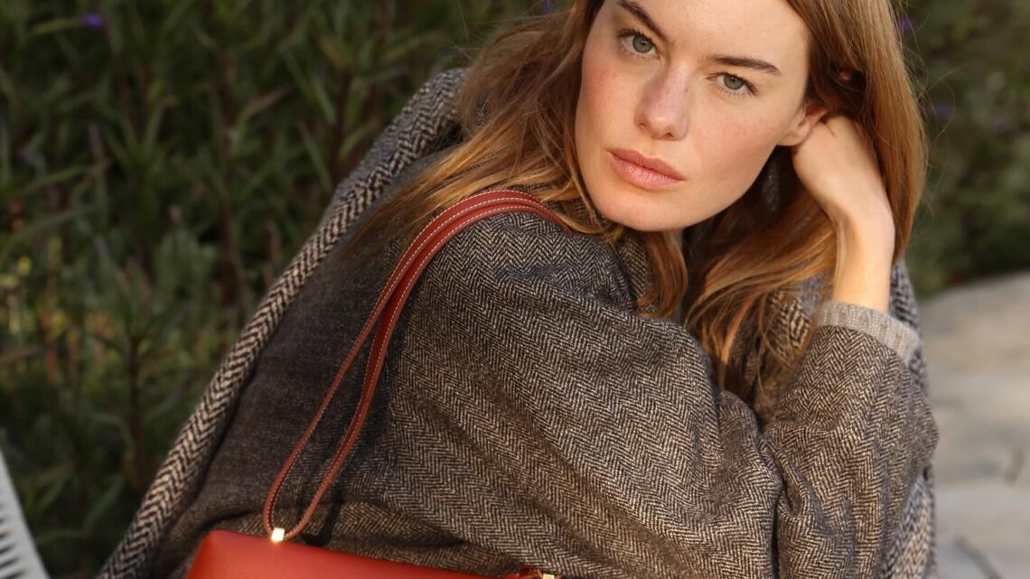 Camille Rowe Biography: Brands, Dating Life, Movies, Height, Ethnicity, Age, Net Worth, Siblings, Parents Camille Rowe Biography: Brands, Dating Life, Movies, Height, Ethnicity, Age, Net Worth, Siblings, Parents