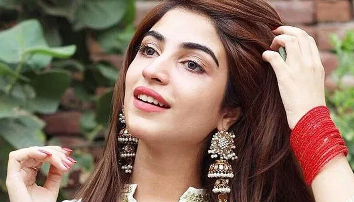Kinza Hashmi Biography: Height, Wiki, Parents, Siblings, Children, Movies, Age, Net Worth, Instagram Kinza Hashmi Biography: Height, Wiki, Parents, Siblings, Children, Movies, Age, Net Worth, Instagram
