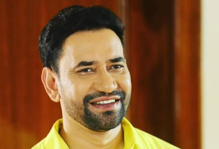 Dinesh Lal Yadav Biography: Age, Net Worth, Parents, Height, Wife, Awards, Movies Dinesh Lal Yadav Biography: Age, Net Worth, Parents, Height, Wife, Awards, Movies