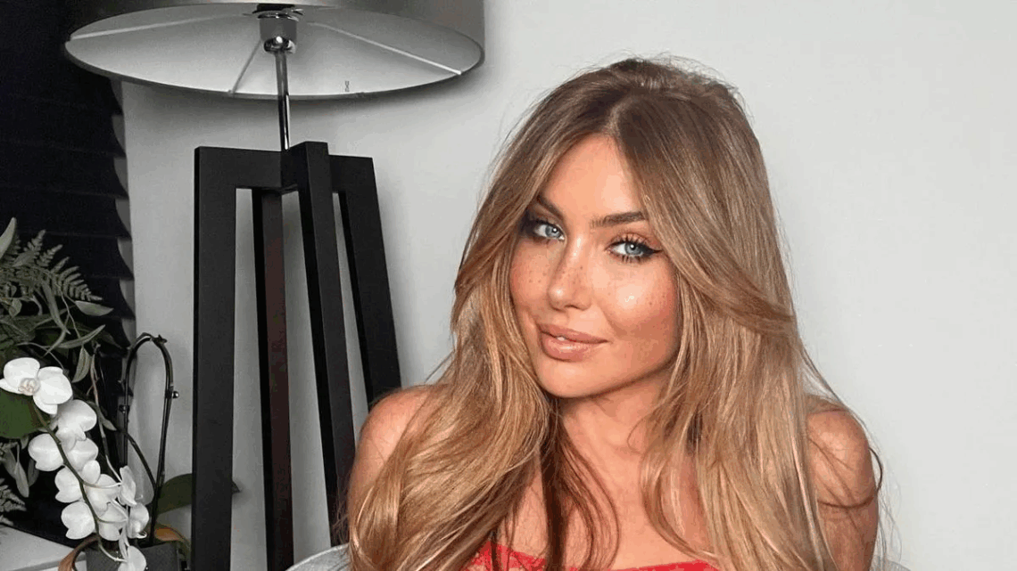 Bonnie Locket Biography: Age, Parents, TikTok, Net Worth, Family, Instagram, Boyfriend Bonnie Locket Biography: Age, Parents, TikTok, Net Worth, Family, Instagram, Boyfriend
