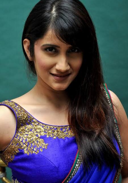 Smilie Suri Biography: Movies, Instagram, Husband, Sister, Net Worth, Parents, Age, TV Shows Smilie Suri Biography: Movies, Instagram, Husband, Sister, Net Worth, Parents, Age, TV Shows
