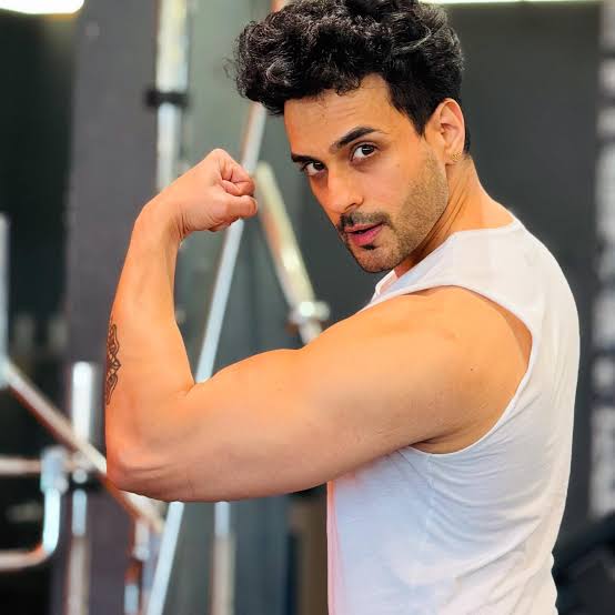 Angad Hasija Biography: Wife, TV Shows, Instagram, Brother, Awards, Age, Net Worth, Movies Angad Hasija Biography: Wife, TV Shows, Instagram, Brother, Awards, Age, Net Worth, Movies