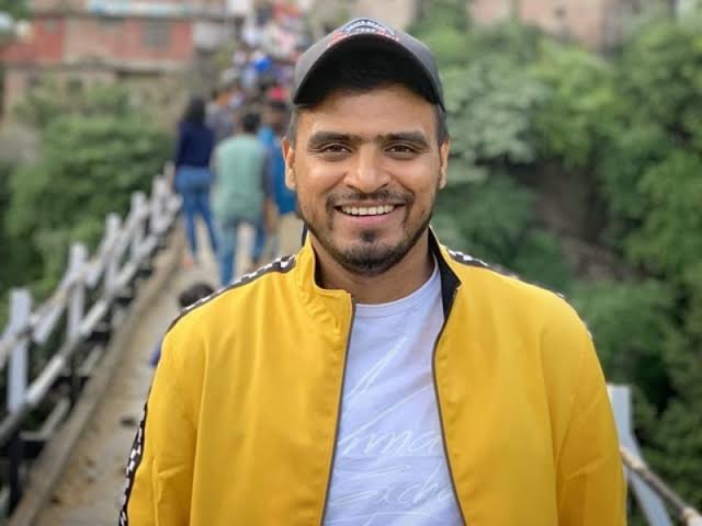 Amit Bhadana Biography: YouTube, Net Worth, Instagram, Age, Wiki, Parents, Siblings, Wife, Height Amit Bhadana Biography: YouTube, Net Worth, Instagram, Age, Wiki, Parents, Siblings, Wife, Height