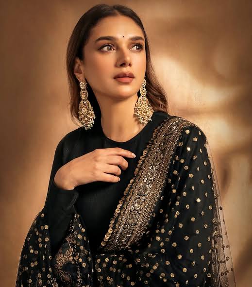 Aditi Rao Hydari Biography: Husband, Age, Movies, TV Shows, Wikipedia, Net Worth, Parents, Height, Instagram Aditi Rao Hydari Biography: Husband, Age, Movies, TV Shows, Wikipedia, Net Worth, Parents, Height, Instagram