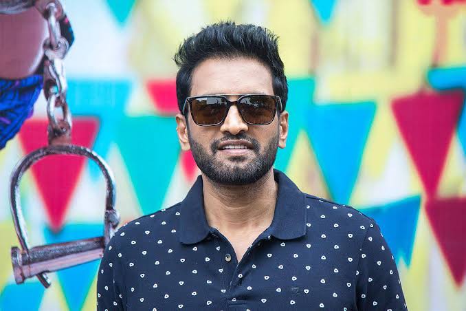 Santhanam (Actor) Biography: Movies, TV Shows, Instagram, Net Worth, Age, Full Name, Wife, Children, Parents Santhanam (Actor) Biography: Movies, TV Shows, Instagram, Net Worth, Age, Full Name, Wife, Children, Parents