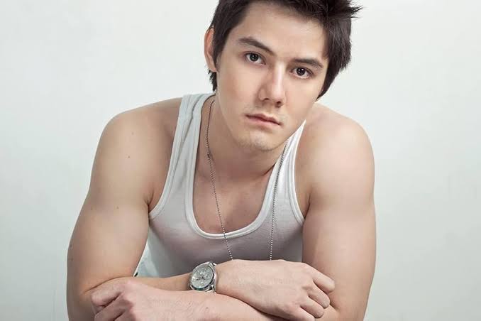 RJ Padilla Biography: Parents, Siblings, Wife, Children, Age, Net Worth, Movies, TV Shows, Instagram RJ Padilla Biography: Parents, Siblings, Wife, Children, Age, Net Worth, Movies, TV Shows, Instagram