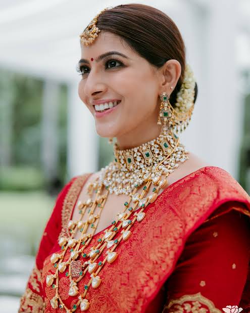 Varalaxmi Sarathkumar Biography: Height, Parents, Siblings, Husband, Instagram, Age, Net Worth, Movies Varalaxmi Sarathkumar Biography: Height, Parents, Siblings, Husband, Instagram, Age, Net Worth, Movies
