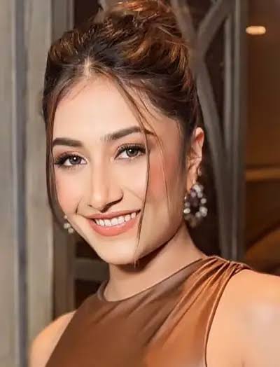 Dhanashree Verma Biography: Age, Net Worth, Instagram, Parents, Siblings, Husband, Career Dhanashree Verma Biography: Age, Net Worth, Instagram, Parents, Siblings, Husband, Career