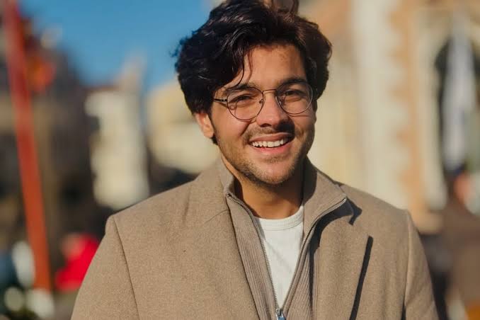 Ashish Chanchlani Biography: YouTube, Age, Net Worth, Instagram, Wikipedia, Parents, Siblings, Movies Ashish Chanchlani Biography: YouTube, Age, Net Worth, Instagram, Wikipedia, Parents, Siblings, Movies