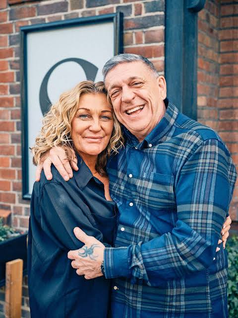 Carlton Leach’s Wife, Anne Leach Biography: Age, Net Worth, Children, Nationality, Ethnicity Carlton Leach’s Wife, Anne Leach Biography: Age, Net Worth, Children, Nationality, Ethnicity
