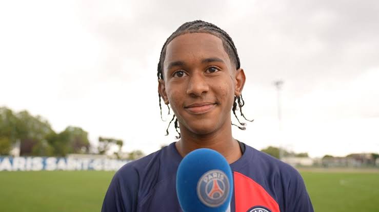 Senny Mayulu Biography: Goals, Transfers, Salary, Height, Ethnicity, Age, Net Worth, Siblings, Parents, Football Team, Awards Senny Mayulu Biography: Goals, Transfers, Salary, Height, Ethnicity, Age, Net Worth, Siblings, Parents, Football Team, Awards
