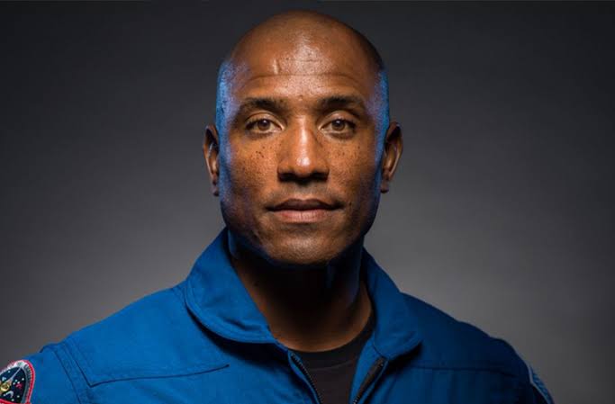 Victor J. Glover Biography: Height, Ethnicity, Age, Net Worth, Siblings, Parents, Kids, Wife, Awards Victor J. Glover Biography: Height, Ethnicity, Age, Net Worth, Siblings, Parents, Kids, Wife, Awards