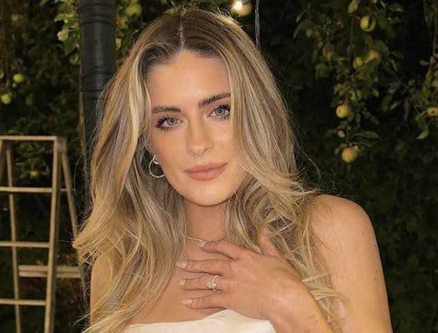 Whitney Simmons Biography: Wikipedia, Parents, Siblings, Age, Net Worth, Instagram Whitney Simmons Biography: Wikipedia, Parents, Siblings, Age, Net Worth, Instagram