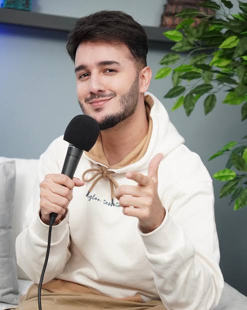 Shahveer Jafry Biography: YouTube, Net Worth, Age, Instagram, Wife, Siblings, Parents, Height Shahveer Jafry Biography: YouTube, Net Worth, Age, Instagram, Wife, Siblings, Parents, Height