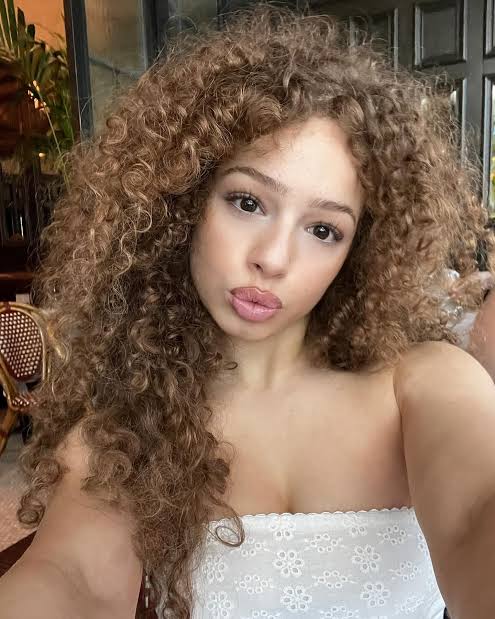 Eliana Kalogeras Biography: TikTok, Videos, Boyfriend, Net Worth, Parents, Age, Siblings, Instagram Eliana Kalogeras Biography: TikTok, Videos, Boyfriend, Net Worth, Parents, Age, Siblings, Instagram